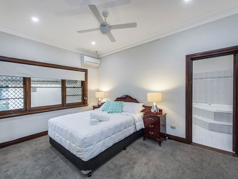 Luxury Federation Style Home - Sleeps 10 - Surfers Paradise Gold Coast 7