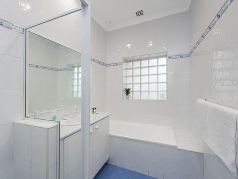 Luxury Federation Style Home - Sleeps 10 - Surfers Paradise Gold Coast 14