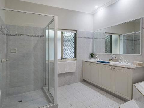 Luxury Federation Style Home - Sleeps 10 - Surfers Paradise Gold Coast 13