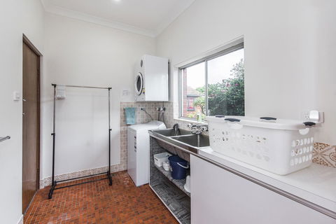 Big House Heated Pool 11 Beds Como / South Perth / Applecross - Surfers Paradise Gold Coast 30