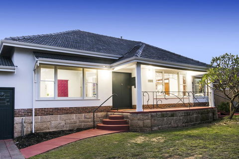 Big House Heated Pool 11 Beds Como / South Perth / Applecross - Surfers Paradise Gold Coast 5