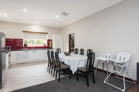 Big House Heated Pool 11 Beds Como / South Perth / Applecross - Surfers Paradise Gold Coast 9
