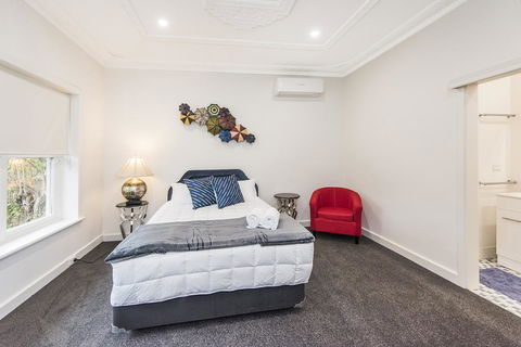 Big House Heated Pool 11 Beds Como / South Perth / Applecross - Surfers Paradise Gold Coast 14