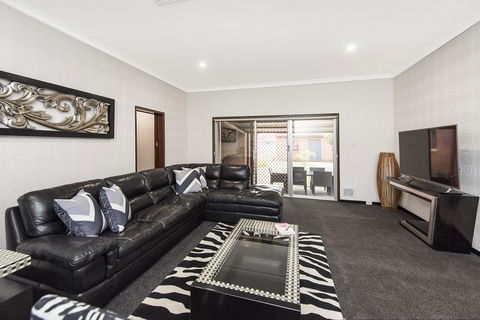 Big House Heated Pool 11 Beds Como / South Perth / Applecross - Surfers Paradise Gold Coast 12