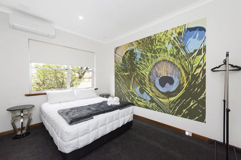 Big House Heated Pool 11 Beds Como / South Perth / Applecross - Surfers Paradise Gold Coast 16