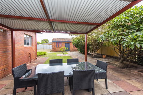 Big House Heated Pool 11 Beds Como / South Perth / Applecross - Surfers Paradise Gold Coast 28