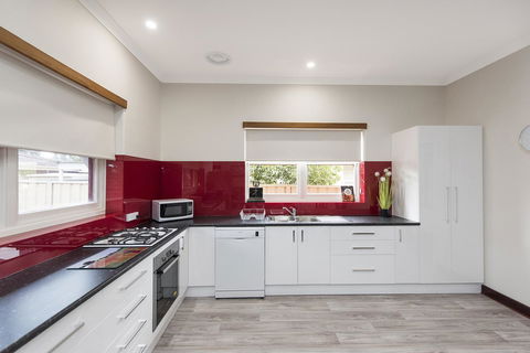 Big House Heated Pool 11 Beds Como / South Perth / Applecross - Surfers Paradise Gold Coast 8
