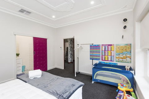 Big House Heated Pool 11 Beds Como / South Perth / Applecross - Surfers Paradise Gold Coast 15
