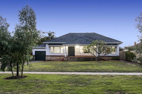 Big House Heated Pool 11 Beds Como / South Perth / Applecross - Surfers Paradise Gold Coast 6