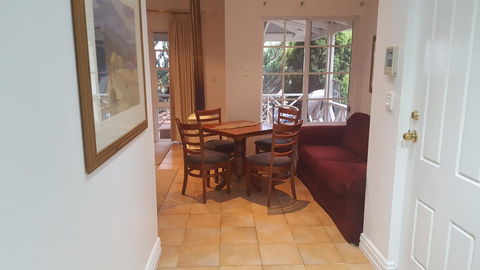 Two Sisters Chalets - Surfers Paradise Gold Coast 4