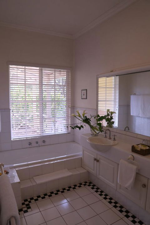 Two Sisters Chalets - Surfers Paradise Gold Coast 19