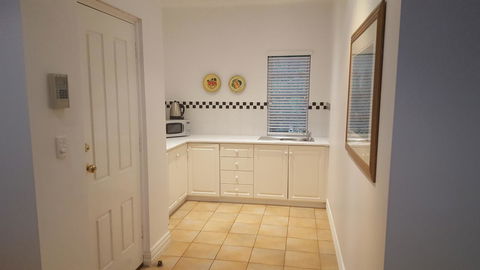 Two Sisters Chalets - Surfers Paradise Gold Coast 3