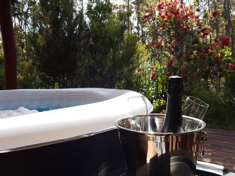 Jarrah Grove Forest Retreat - Surfers Paradise Gold Coast 10