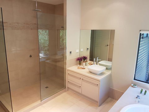 Jarrah Grove Forest Retreat - Surfers Paradise Gold Coast 2