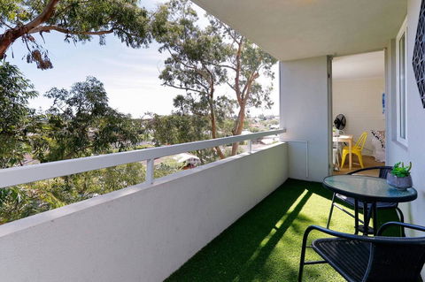 SEA BREEZE â€“ Between Cottesloe Beach & Swan River - Surfers Paradise Gold Coast 21