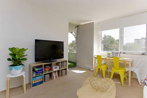 SEA BREEZE â€“ Between Cottesloe Beach & Swan River - Surfers Paradise Gold Coast 19