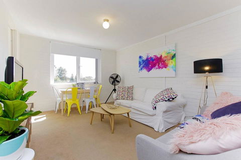 SEA BREEZE â€“ Between Cottesloe Beach & Swan River - Surfers Paradise Gold Coast 10