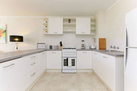 SEA BREEZE â€“ Between Cottesloe Beach & Swan River - Surfers Paradise Gold Coast 15