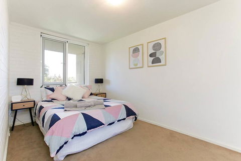 SEA BREEZE â€“ Between Cottesloe Beach & Swan River - Surfers Paradise Gold Coast 6