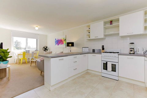 SEA BREEZE â€“ Between Cottesloe Beach & Swan River - Surfers Paradise Gold Coast 7