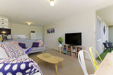 SEA BREEZE â€“ Between Cottesloe Beach & Swan River - Surfers Paradise Gold Coast 13