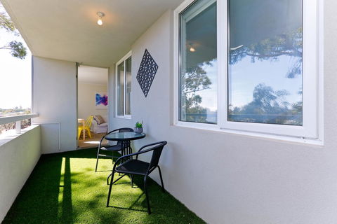 SEA BREEZE â€“ Between Cottesloe Beach & Swan River - Surfers Paradise Gold Coast 2