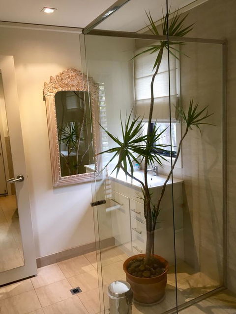 DESIGNER'S STUDIO - Surfers Paradise Gold Coast 14