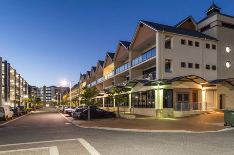 Dolphin Quay Apartments - Surfers Paradise Gold Coast 18