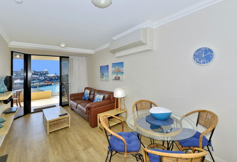Dolphin Quay Apartments - Surfers Paradise Gold Coast 12