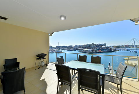 Dolphin Quay Apartments - Surfers Paradise Gold Coast 4