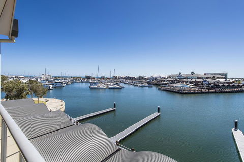 Dolphin Quay Apartments - Surfers Paradise Gold Coast 16