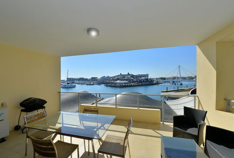 Dolphin Quay Apartments - Surfers Paradise Gold Coast 8