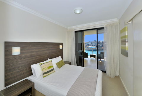 Dolphin Quay Apartments - Surfers Paradise Gold Coast 1