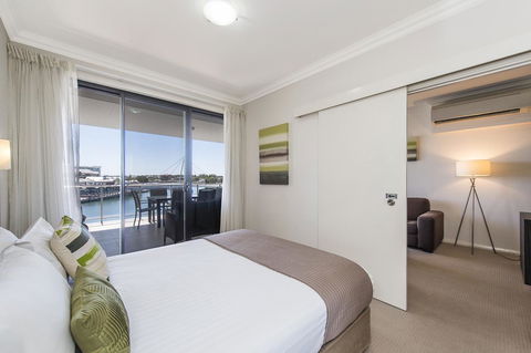 Dolphin Quay Apartments - Surfers Paradise Gold Coast 28