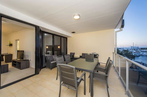 Dolphin Quay Apartments - Surfers Paradise Gold Coast 24