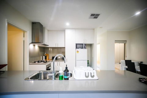 VIP Stays - Villa De Burswood Luxury 3BR Suite W/ King Bed FREE WIFI - Surfers Paradise Gold Coast 26