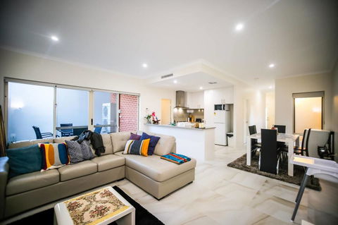 VIP Stays - Villa De Burswood Luxury 3BR Suite W/ King Bed FREE WIFI - Surfers Paradise Gold Coast 0