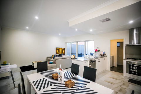 VIP Stays - Villa De Burswood Luxury 3BR Suite W/ King Bed FREE WIFI - Surfers Paradise Gold Coast 21