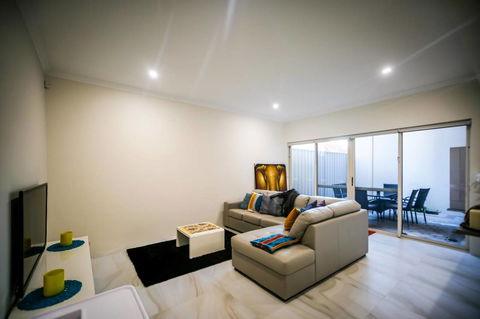 VIP Stays - Villa De Burswood Luxury 3BR Suite W/ King Bed FREE WIFI - Surfers Paradise Gold Coast 6