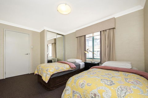 Subiaco Village 18 - Surfers Paradise Gold Coast 9