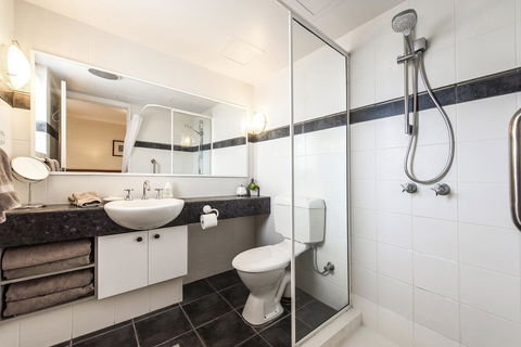 Subiaco Village 18 - Surfers Paradise Gold Coast 15