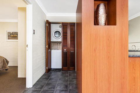 Subiaco Village 18 - Surfers Paradise Gold Coast 8