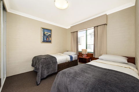 Subiaco Village 18 - Surfers Paradise Gold Coast 17