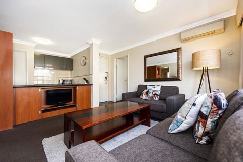 Subiaco Village 18 - Surfers Paradise Gold Coast 2