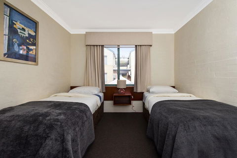 Subiaco Village 18 - Surfers Paradise Gold Coast 16