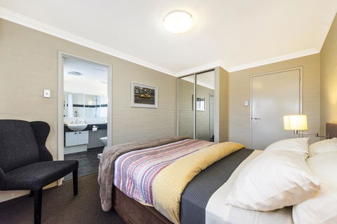 Subiaco Village 18 - Surfers Paradise Gold Coast 13