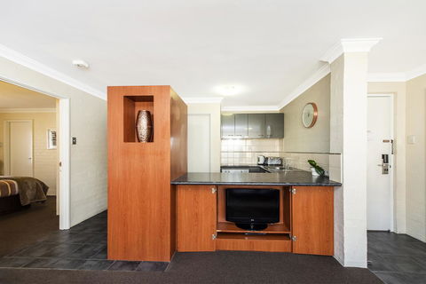 Subiaco Village 18 - Surfers Paradise Gold Coast 7