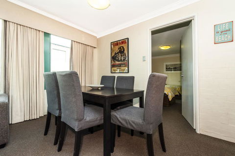 Subiaco Village 18 - Surfers Paradise Gold Coast 4