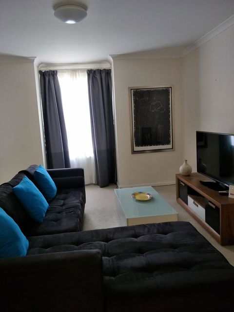 Superb 2 BR East Perth Riverside Apartment Location Comfort And Space 45 - Surfers Paradise Gold Coast 11
