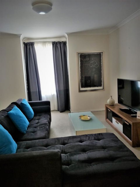 Superb 2 BR East Perth Riverside Apartment Location Comfort And Space 45 - Surfers Paradise Gold Coast 14